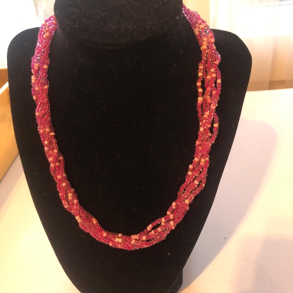 Vintage twisted bead necklace. Pink and white bead strand necklace- preowned - Picture 4 of 6